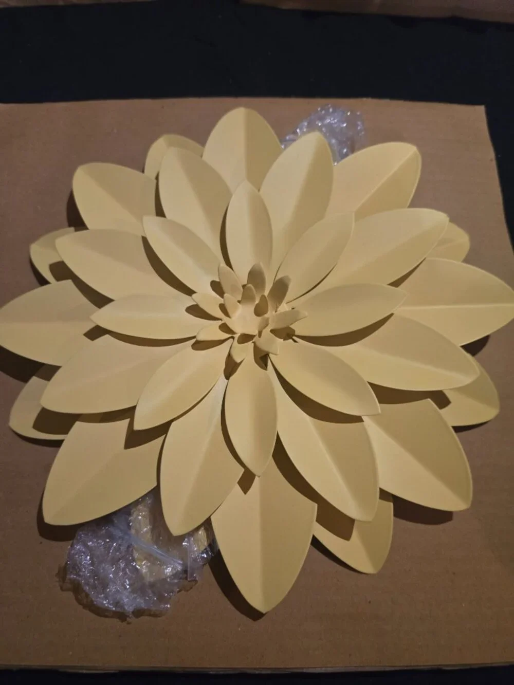 Pottery Barn Kids Metal Flower Wall Decor Set of 4 White Yellow New